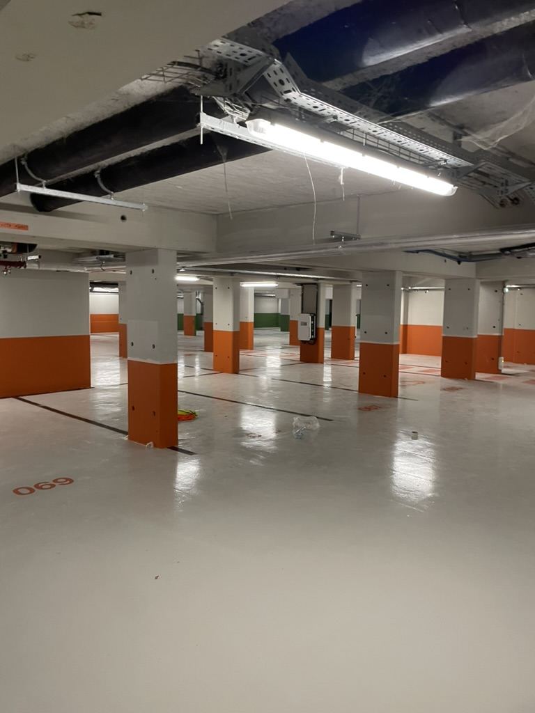 Plafond technique et poteaux, Clichy (92)